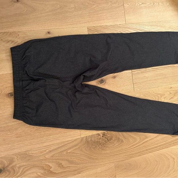 Dark gray/black men’s athletic pant. - Picture 3 of 3